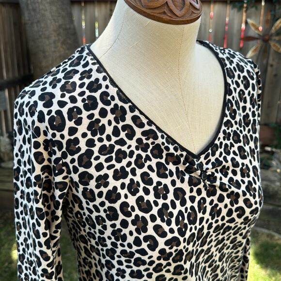 Adonna Leopard V-neck Top Blouse Women's size Small - Picture 2 of 7